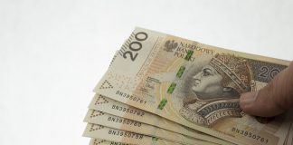 W górę – de facto w dół